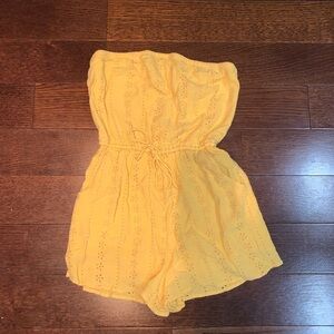 Yellow Hollister Romper Size Small
